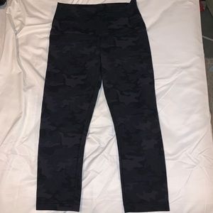 Lululemon camo cropped leggings size 4?